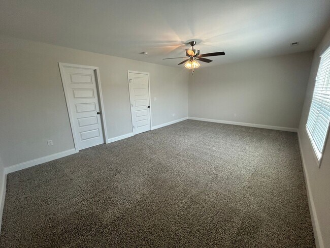 Building Photo - Beautiful 4BR Home in Athens with Bonus Room & Fenced Yard