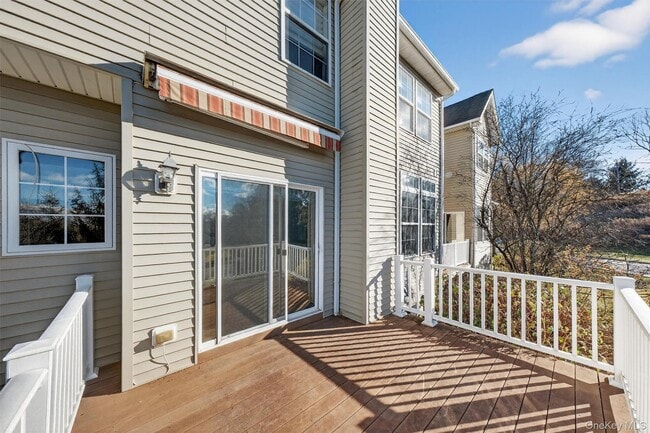 Building Photo - 5 Clearwater Ct