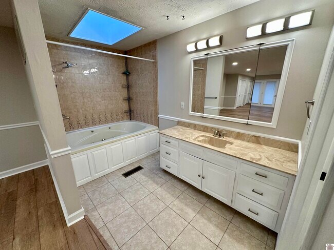 Building Photo - 67 Country Club Ln