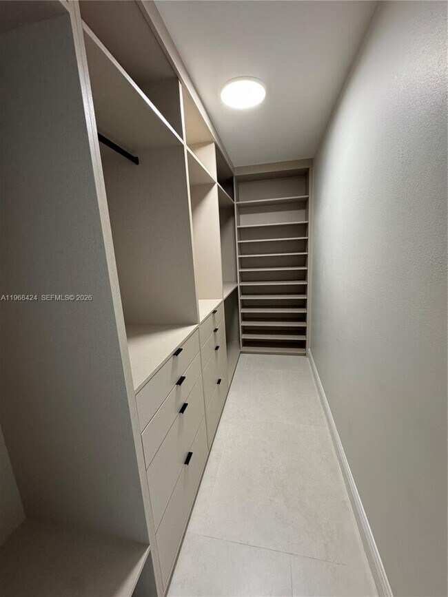 Building Photo - 1900 W 54th St