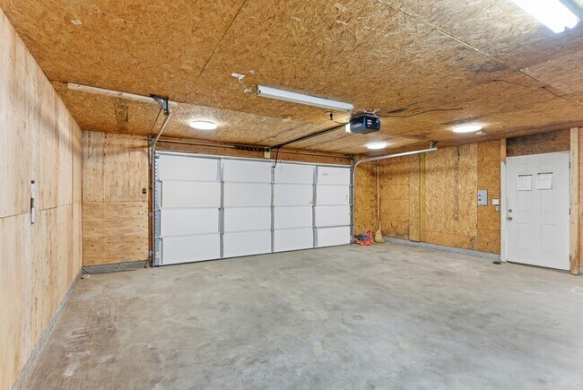 Building Photo - 923 McCubbins Rd