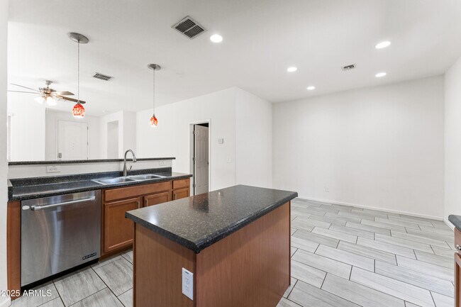 Building Photo - 3881 E Narrowleaf Dr