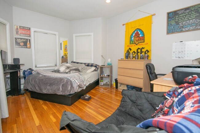 Building Photo - Renovated 4-Bed / 2-Bath in Allston | In-Unit Laundry | 9/1