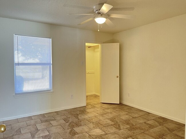 Building Photo - Lorena ISD Duplex