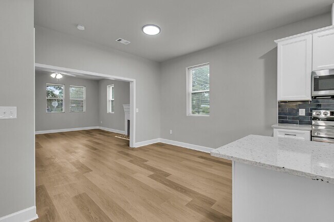 Building Photo - Cute all brick ranch on a large corner lot with fenced in yard and 1 car garage
