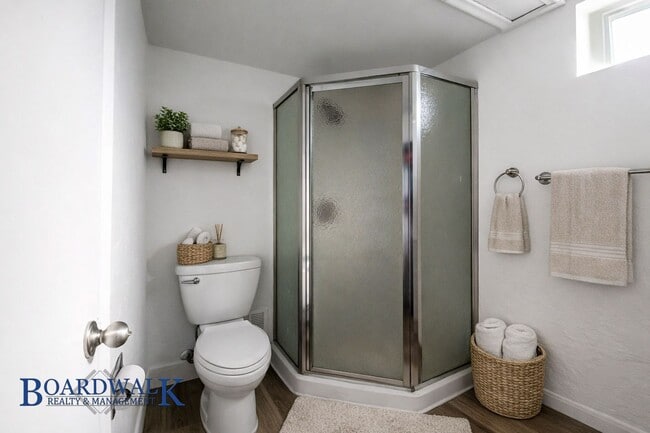 Building Photo - Spacious 4-Bed Home with Basement & Covered Patio