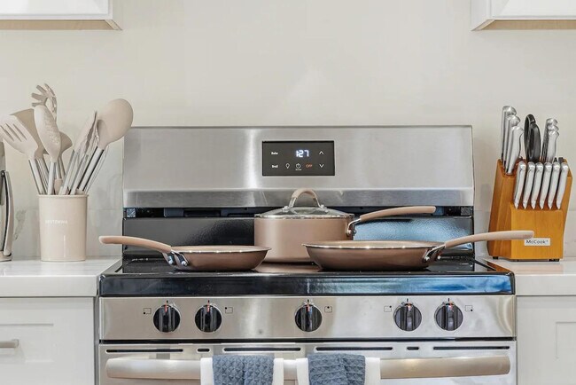 Building Photo - 422 Morse Ave