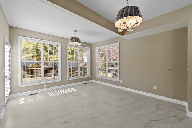 Building Photo - Embrace Elegant Living in Gainesville!