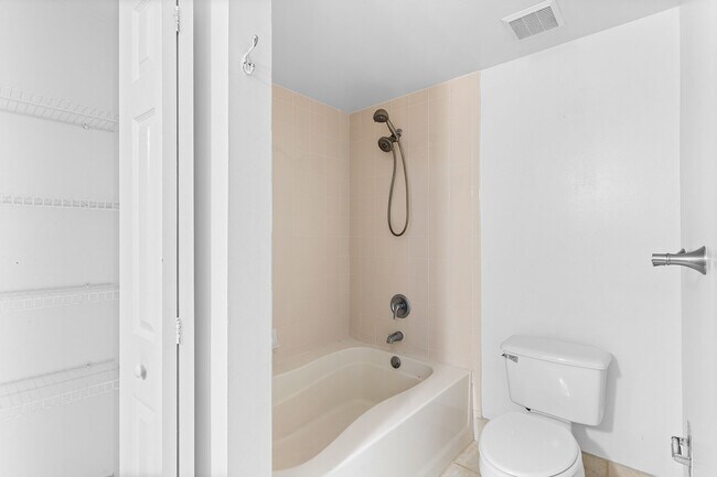 Building Photo - 1130 Reserve Way