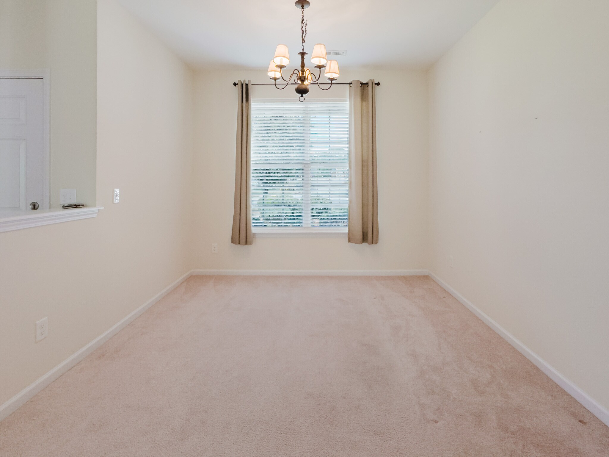 Building Photo - 3835 Raintree Dr