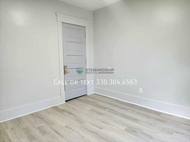 Building Photo - 149 Rhodes Ave