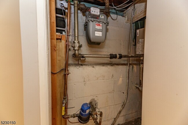 Building Photo - 58 Pillot Pl