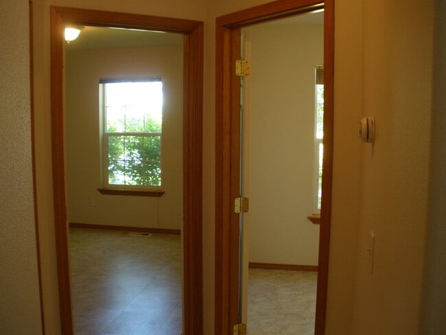 Building Photo - Must See!!!