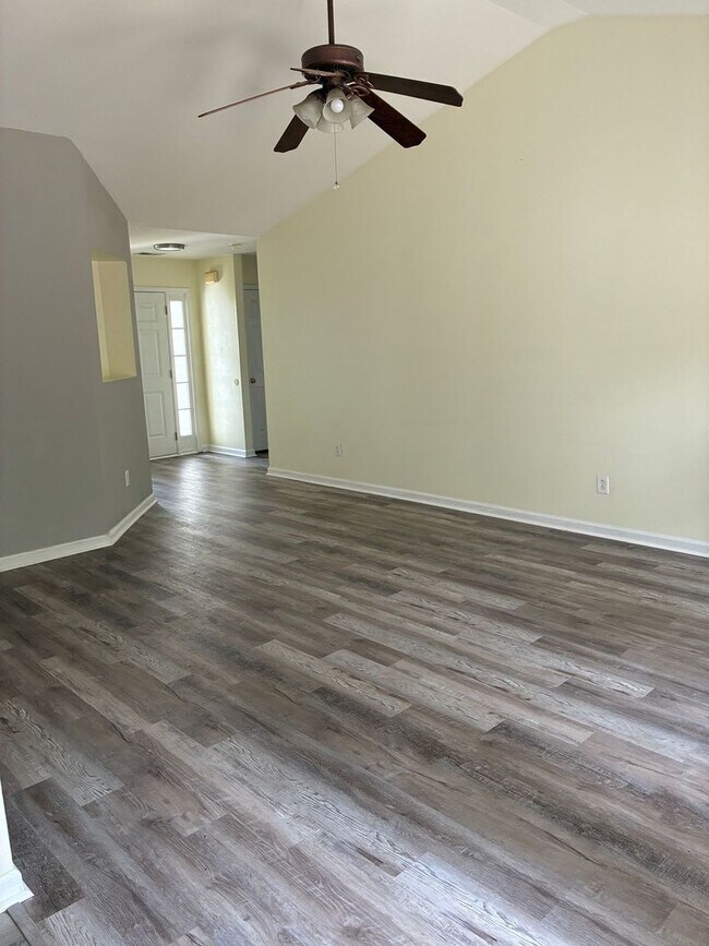 Building Photo - Southgate 3BR, 2BA home fully fenced