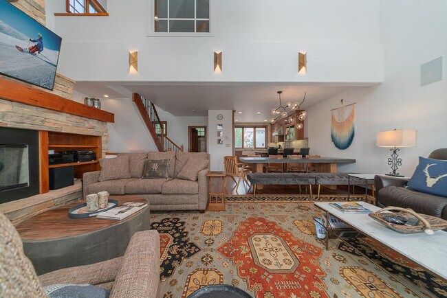 Building Photo - 100 Aspen Ridge Dr