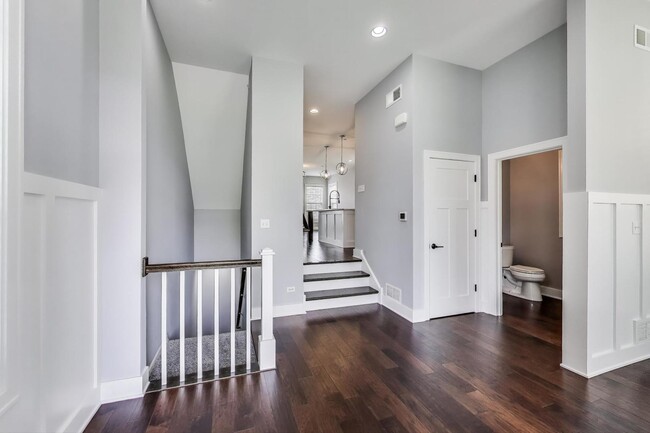 Building Photo - 10 N Dryden Pl