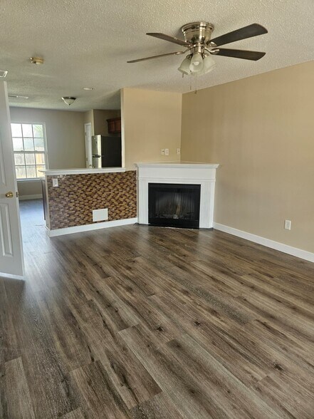 Building Photo - 500 Jaclyn Cir