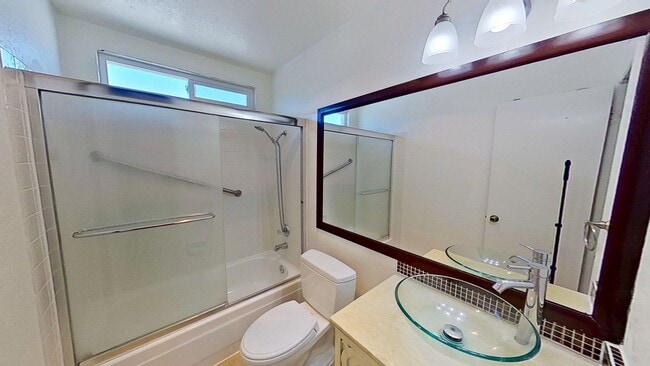 Building Photo - 4670 Ranchview Cir