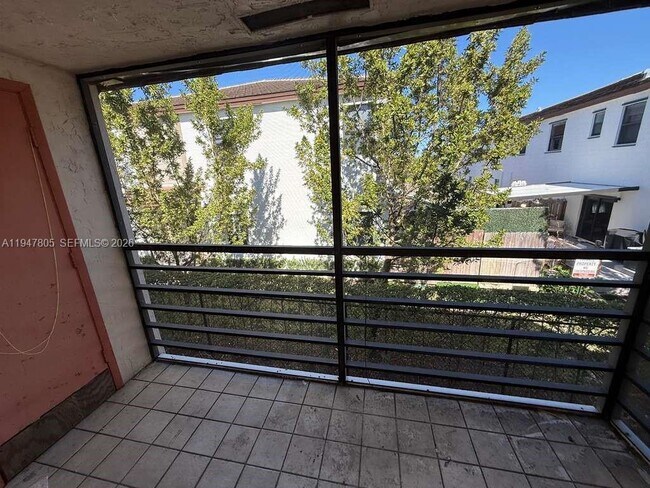 Building Photo - 831 NE 207th Ln