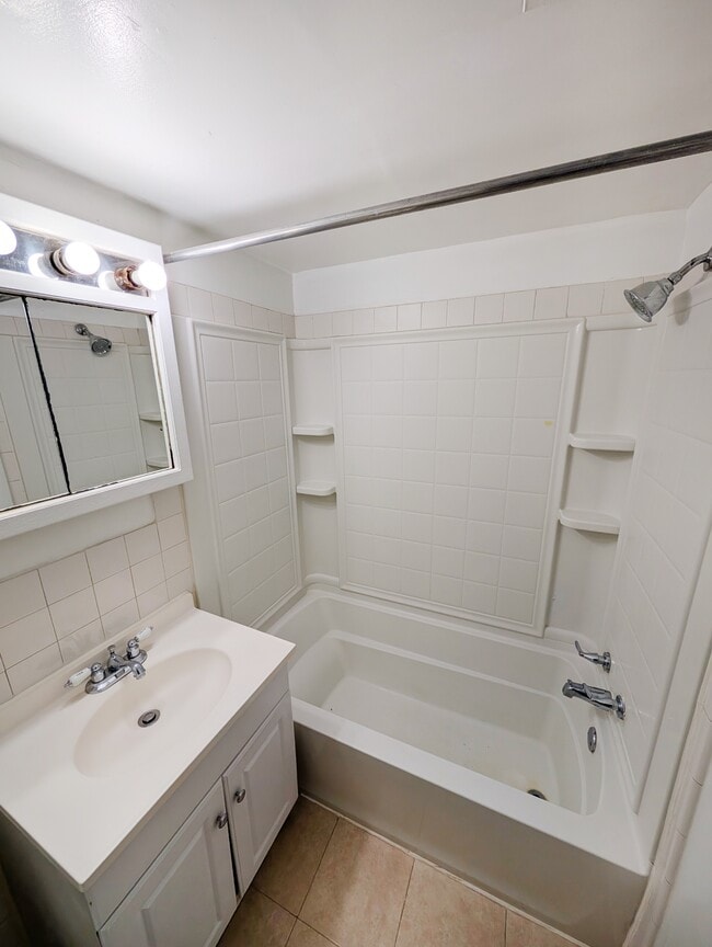 Building Photo - 11402 Cherry Hill Rd