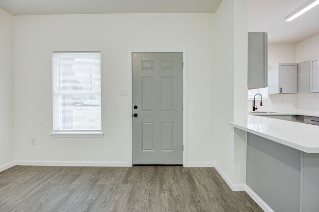 Building Photo - 1 Month FREE! Brand-New Duplex in Houston