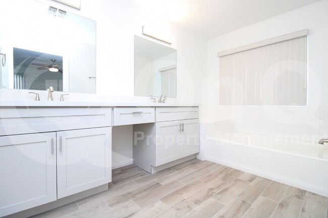 Building Photo - 14646 N 90th Dr