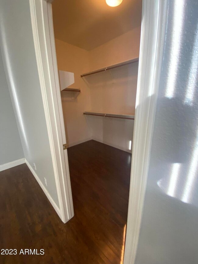 Building Photo - 2331 W Toledo Pl