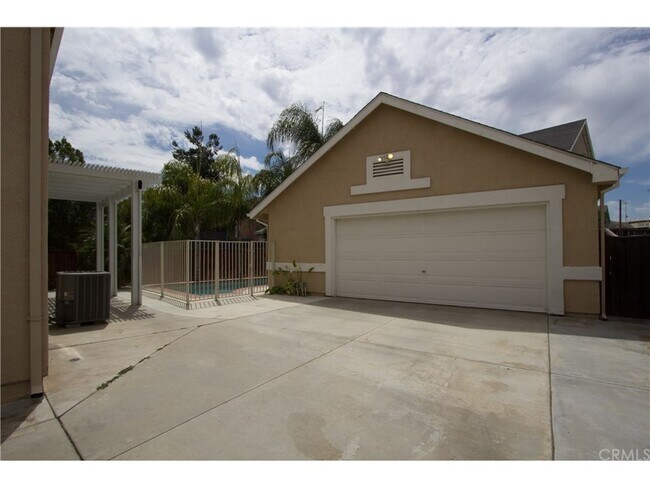 Building Photo - 3573 Cougar Canyon Rd