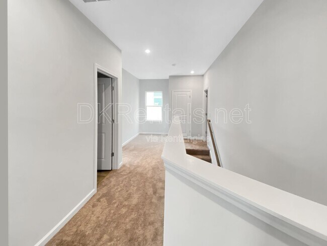 Building Photo - 245 Birchwood Row