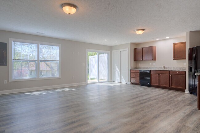 Building Photo - 760 Twisted Oak Dr NW