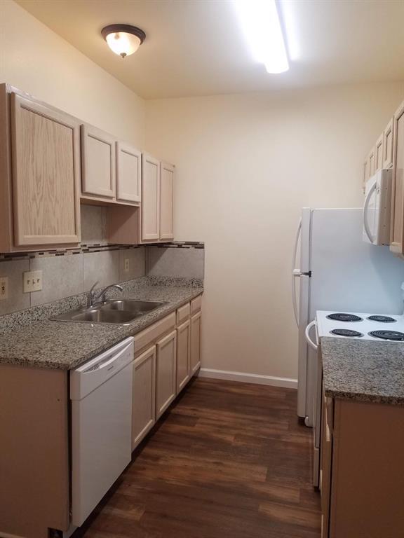 Building Photo - 200 Riverbend Dr