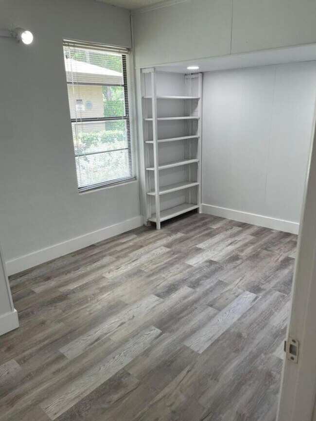 Building Photo - 4105 N 48th Ave