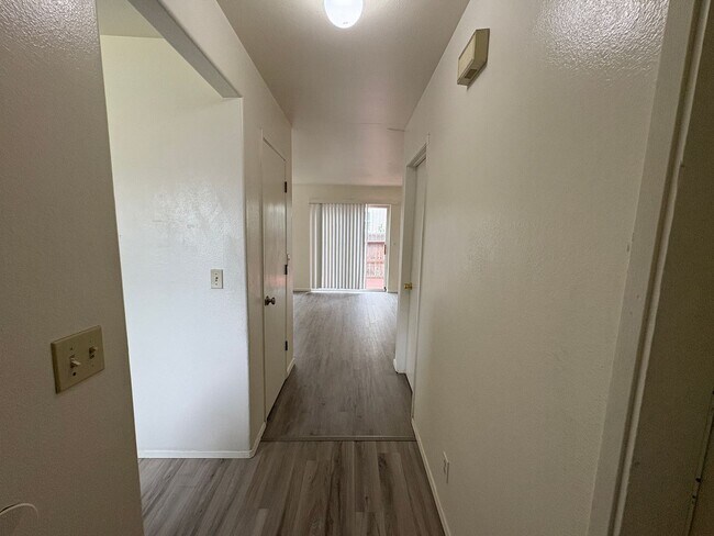 Building Photo - CHECK OUT THIS COZY 3 BEDROOM, 2.5 BATH TOWNHOME ON A CORNER LOT IN MOUNTAINVIEW NEIGHBORHOOD