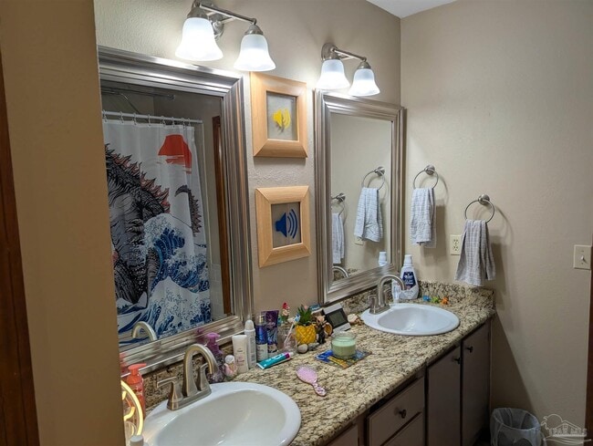 Building Photo - 11996 Scenic Hwy