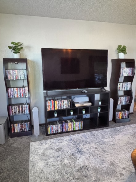 Building Photo - 1702 S 6th Ave