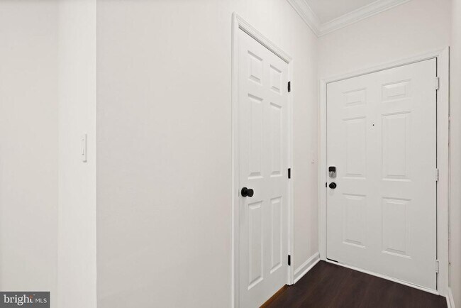Building Photo - 1704 Lake Shore Crest Dr