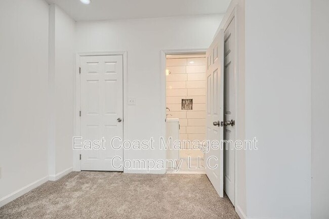 Building Photo - 1153 Sargeant St