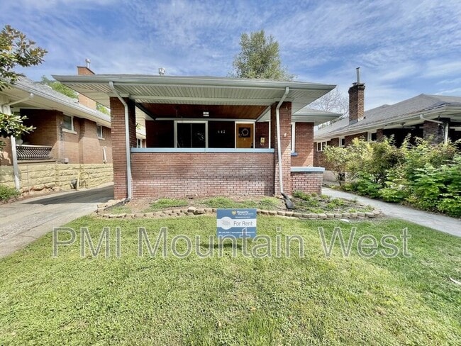 Building Photo - 647 Bryan Ave