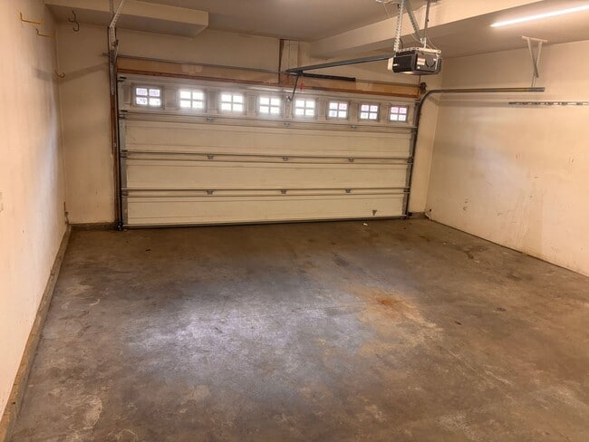 Building Photo - Fantastic 2 Bedroom Townhome!