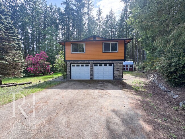 Building Photo - Bright & Spacious Split-Level Home with Gourmet Kitchen, Skylight & Expansive Yard