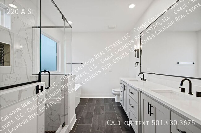 Building Photo - 220 A St