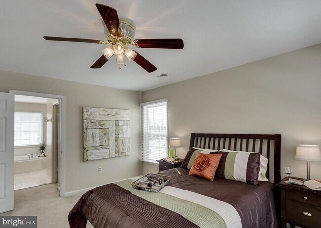 Building Photo - 5511 Village Center Dr