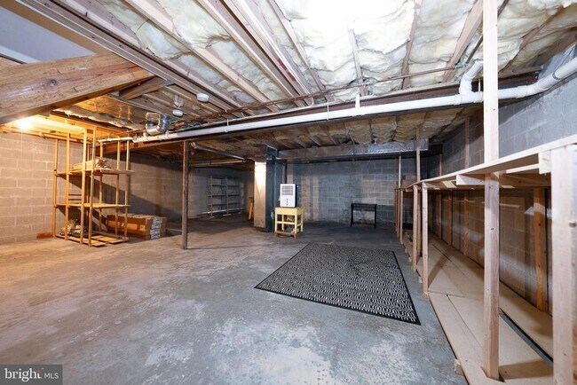 Building Photo - 16 Harrison Rd W
