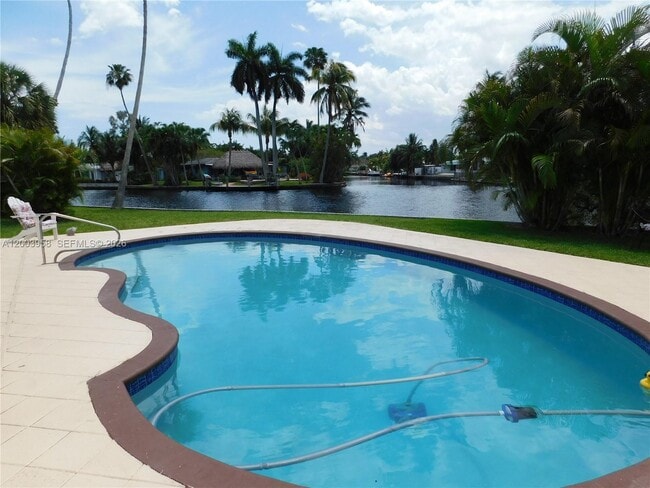 Building Photo - 108 NE 30th St