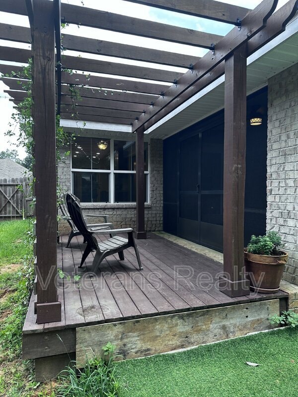 Building Photo - 14073 Fox Hill Dr