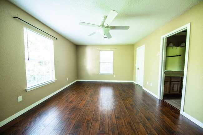 Building Photo - Great House in Perfect Location