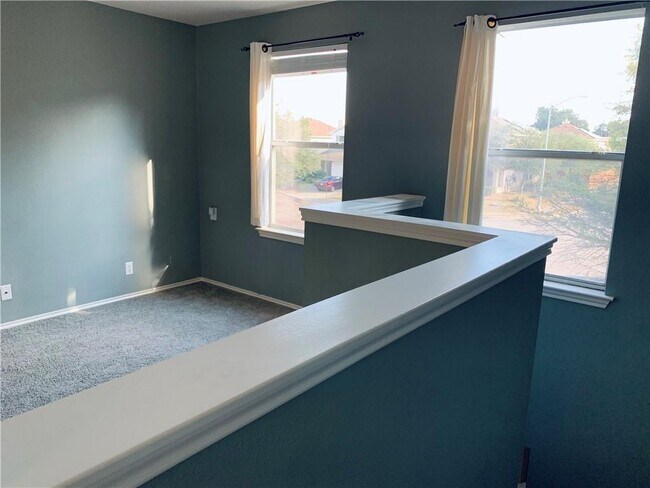 Building Photo - 400 Celery Loop