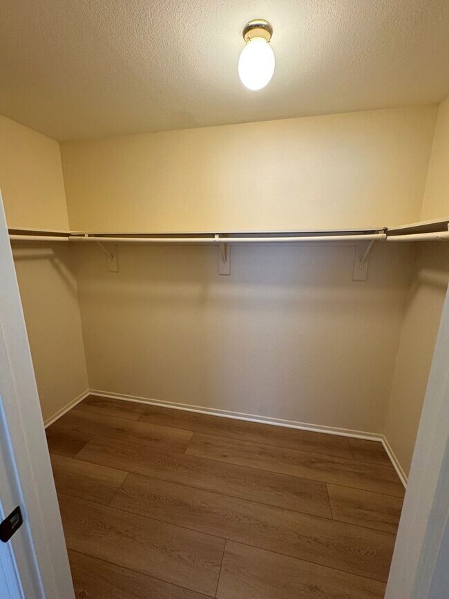 Building Photo - Beautiful 2+1.75 Upstairs Condo in Desirable Parkside Community