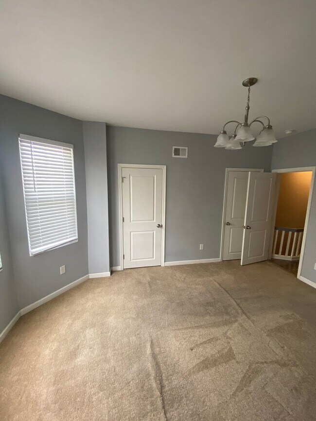 Building Photo - 5706 Warrington Ave