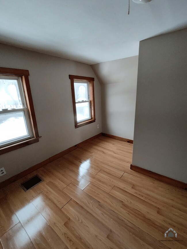 Building Photo - 328 N Pond Rd